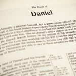 Daniel na Cova dos Leões e as Profecias Apocalípticas