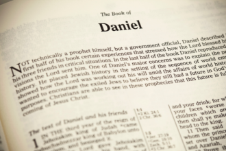 Daniel na Cova dos Leões e as Profecias Apocalípticas