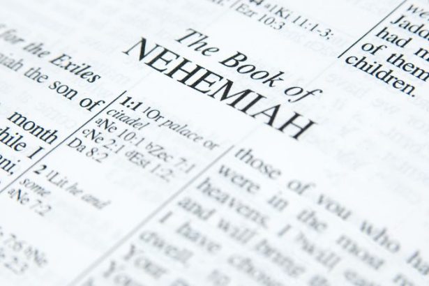Resumo Detalhado do Livro de Neemias