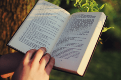 Resumo do Livro "O Conto da Aia" de Margaret Atwood