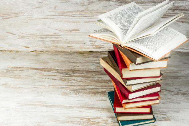 Resumo do livro "O Relógio de Areia Azul" – Marina do Vale