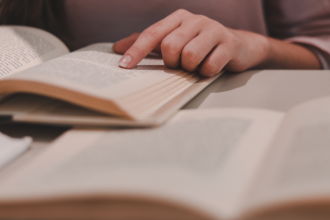 Resumo do livro “A Filha do Coveiro” – Joyce Carol Oates