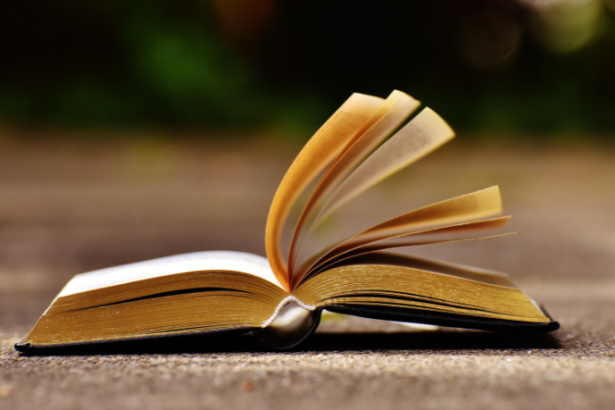 Resumo de O Silmarillion - J.R.R. Tolkien