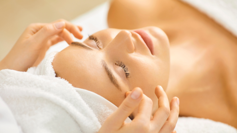 Com planejamento cirúrgico detalhado, o Dr. Milton Seigi Hayashi mostra como a mentoplastia transforma a harmonia facial.