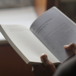 Resumo do livro “Os Tais Caquinhos” – Natércia Pontes