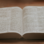 Resumo de O Deus que Desafia – Oswald Chambers