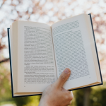 Resumo do O Homem que Amava os Cachorros – Leonardo Padura