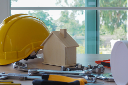 O impacto do câmbio nas importações de materiais de construção altera preços e margens, destaca Alex Nabuco dos Santos.