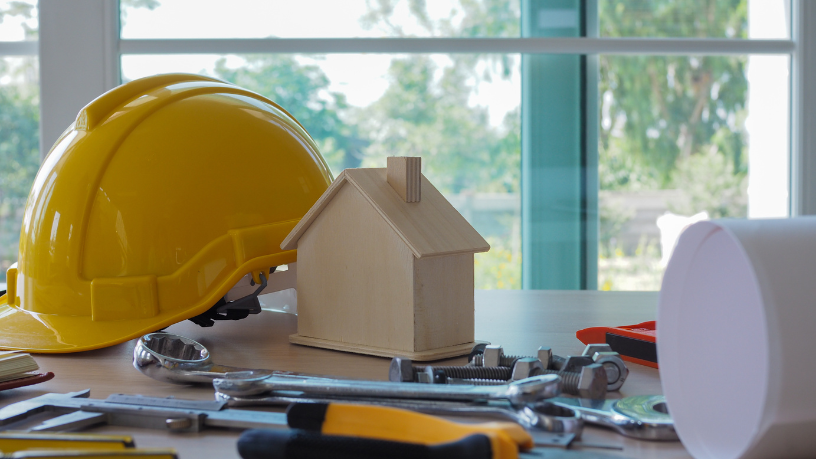 O impacto do câmbio nas importações de materiais de construção altera preços e margens, destaca Alex Nabuco dos Santos.