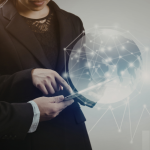 Danilo Regis Fernandes Pinto analisa o papel das instituições multilaterais na estabilidade económica global e como elas influenciam confiança, crédito e coordenação entre países.