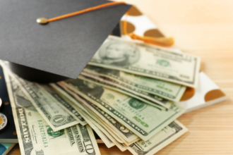 Educação financeira nas escolas ganha destaque em 2026: por que aprender sobre dinheiro desde cedo pode transformar o futuro dos estudantes