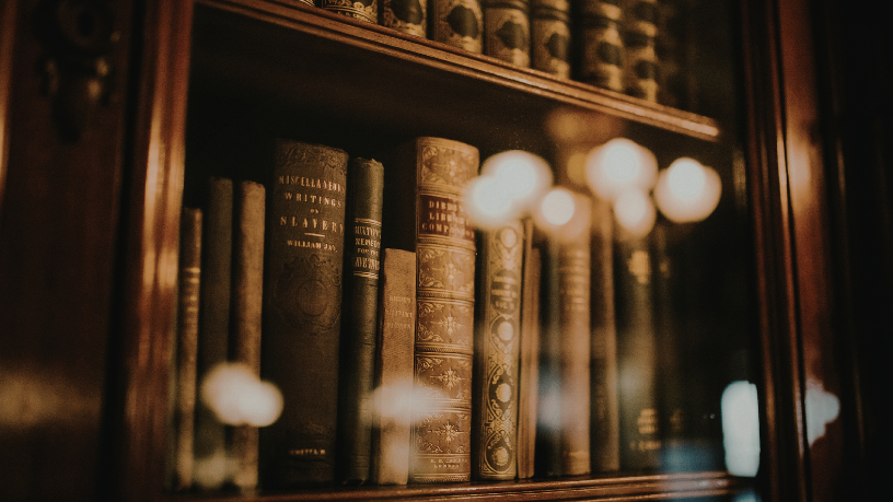 Por que os clássicos da literatura estão voltando às listas de mais vendidos em 2026 e o que isso revela sobre o aprendizado moderno