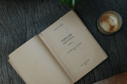 Admirável Mundo Novo: a distopia de Aldous Huxley sobre tecnologia, controle social e perda da liberdade