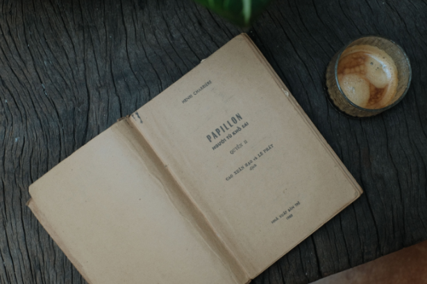 Admirável Mundo Novo: a distopia de Aldous Huxley sobre tecnologia, controle social e perda da liberdade